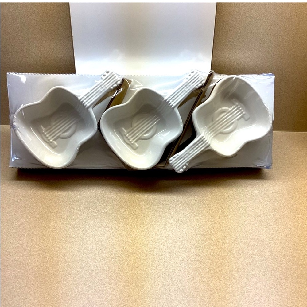 🎸 NIB Dolly Parton 4 pc Ceramic White Guitar Condiment Tabletop Set - Picture 7 of 8